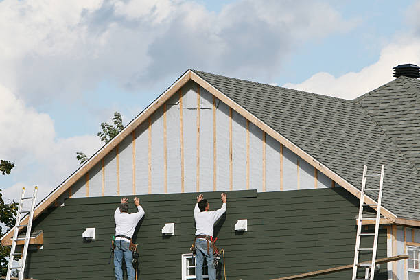 Professional Siding technician working in Roanoke, IN